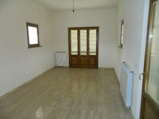 casa indipendente in vendita a Massa in zona Marina dei Ronchi