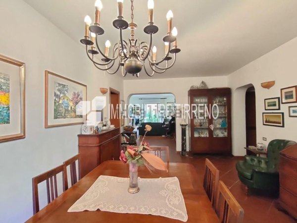 appartamento in vendita a Massa in zona Marina di Massa