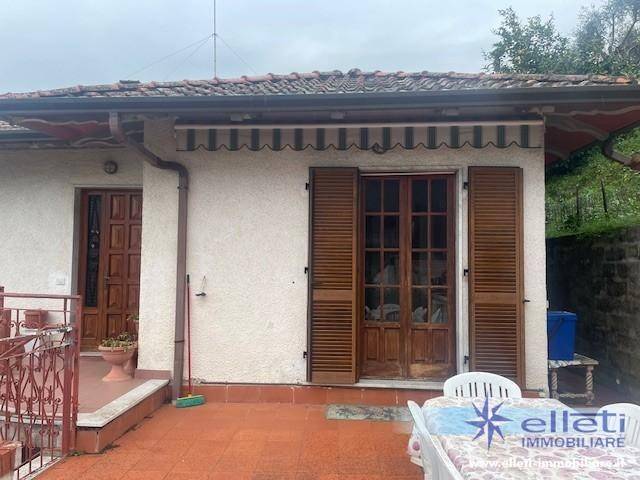 casa indipendente in vendita a Massa in zona Centro Storico