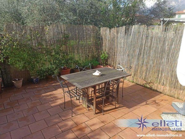 casa indipendente in vendita a Massa in zona Marina di Massa