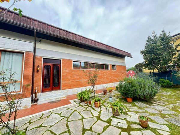 casa indipendente in vendita a Massa in zona Centro Storico