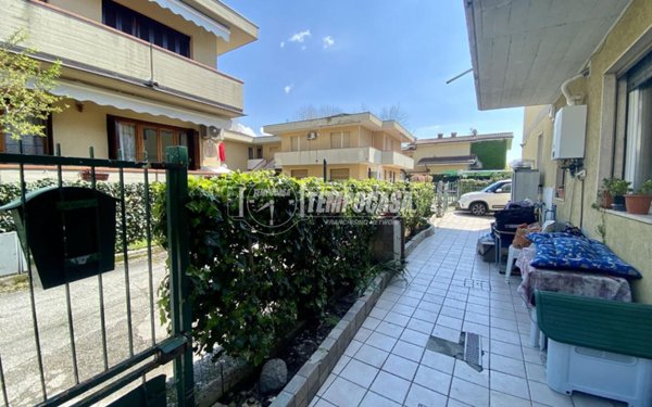 appartamento in vendita a Massa in zona Marina di Massa
