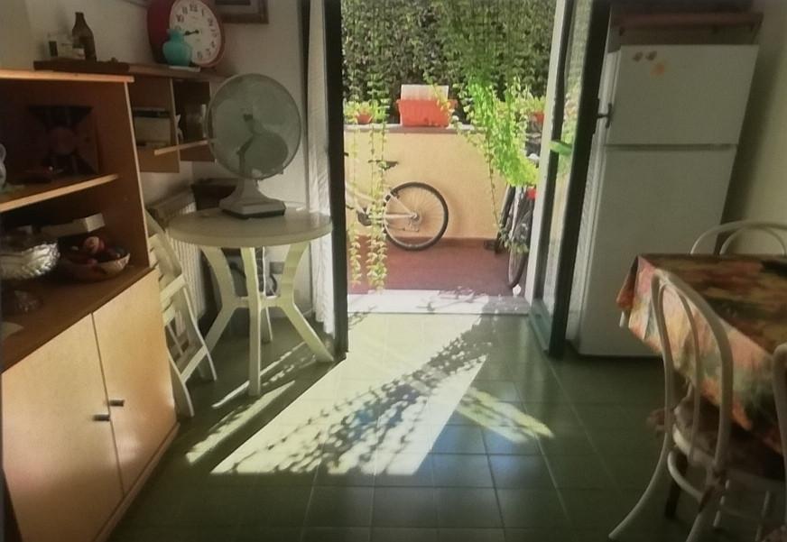 appartamento in vendita a Massa in zona Marina dei Ronchi
