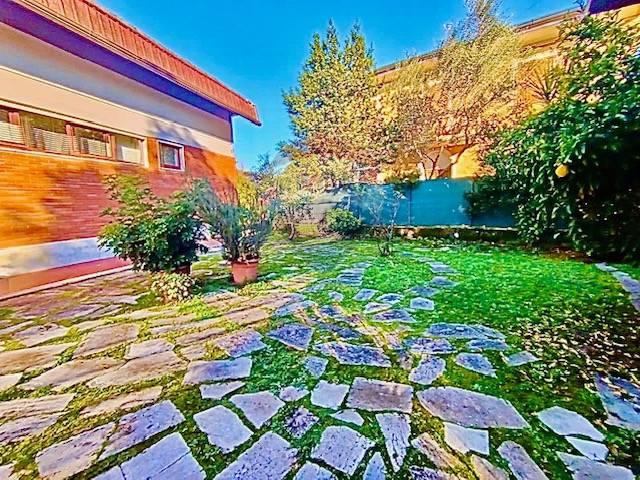 casa indipendente in vendita a Massa in zona Centro Storico