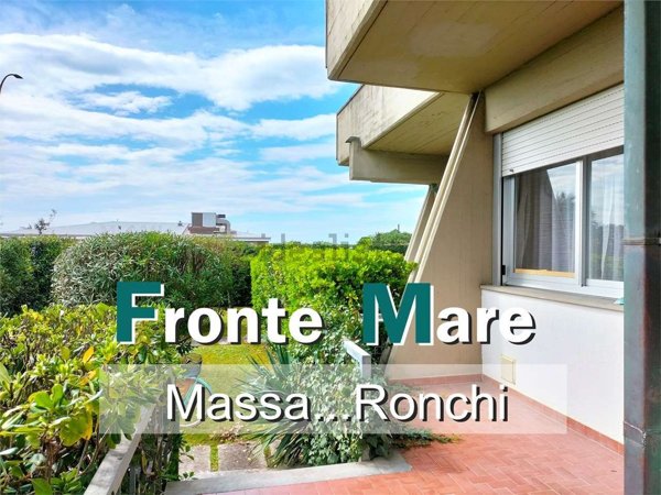 appartamento in vendita a Massa in zona Marina di Massa