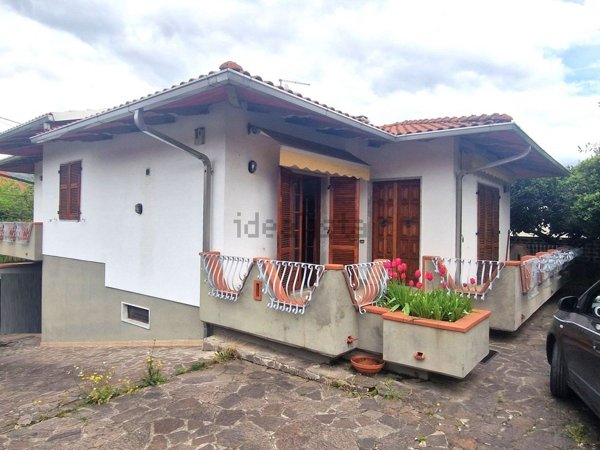 casa indipendente in vendita a Massa in zona Centro Storico