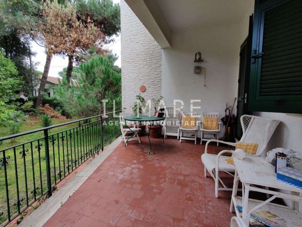 casa indipendente in vendita a Massa in zona Marina di Massa