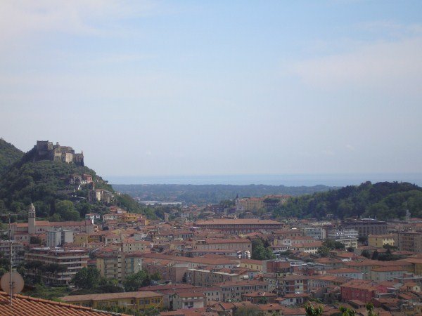appartamento in vendita a Massa in zona Marina di Massa