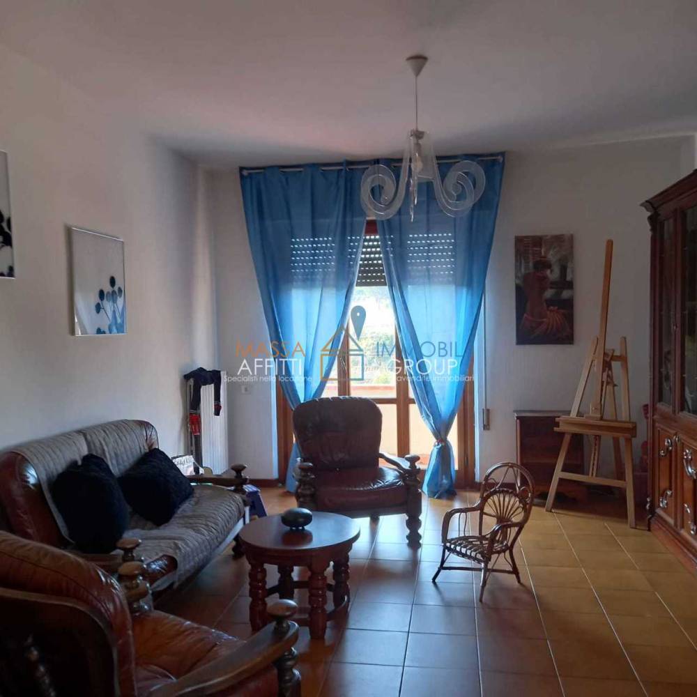 casa indipendente in vendita a Massa in zona Marina di Massa