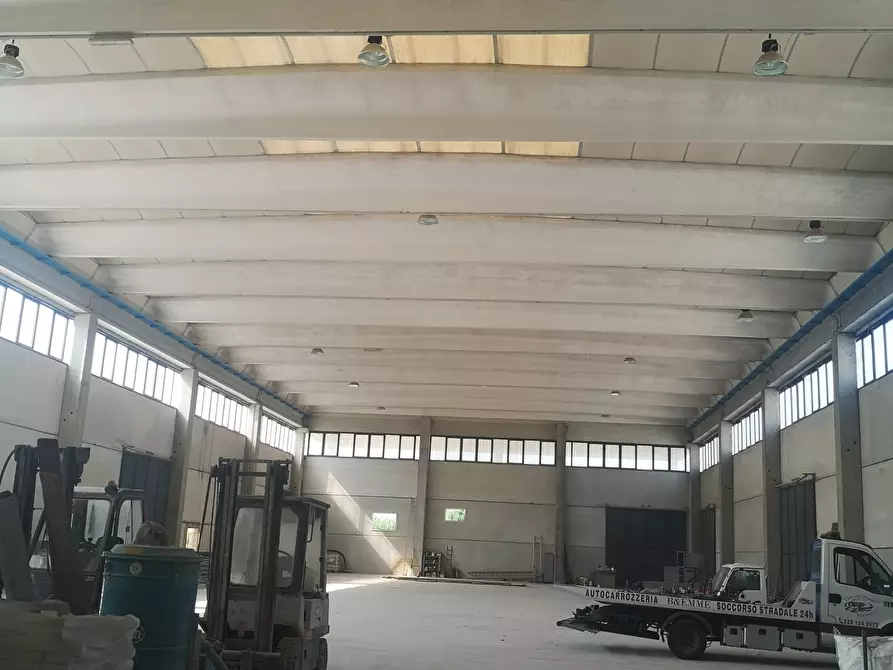capannone in vendita a Massa in zona Castagnola