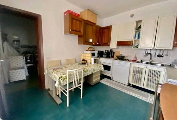 casa indipendente in vendita a Massa