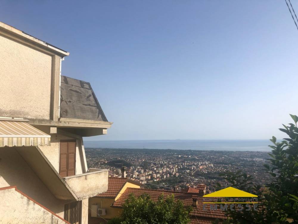 casa indipendente in vendita a Massa in zona Bergiola Maggiore