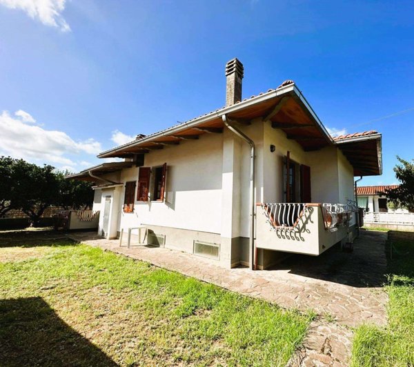 casa indipendente in vendita a Massa in zona Centro Storico