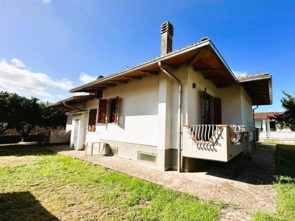 casa indipendente in vendita a Massa in zona Centro Storico