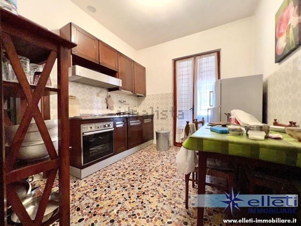 casa semindipendente in vendita a Massa