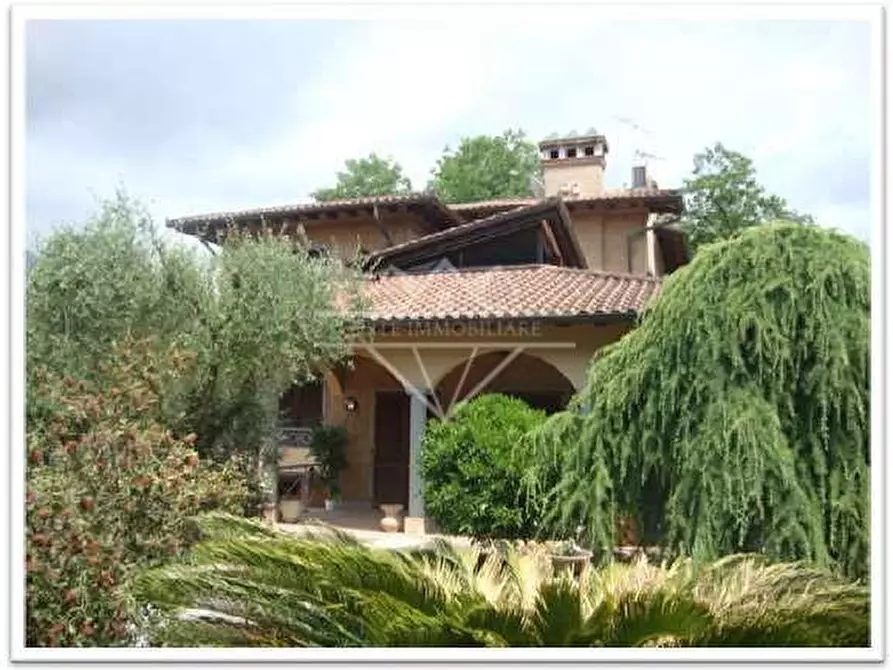 casa indipendente in vendita a Massa