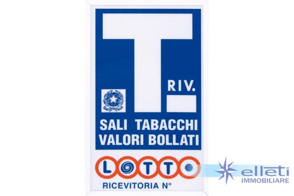 negozio in vendita a Massa in zona Centro Storico
