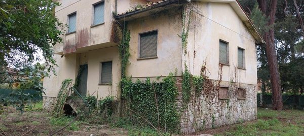 casa indipendente in vendita a Massa in zona Marina dei Ronchi