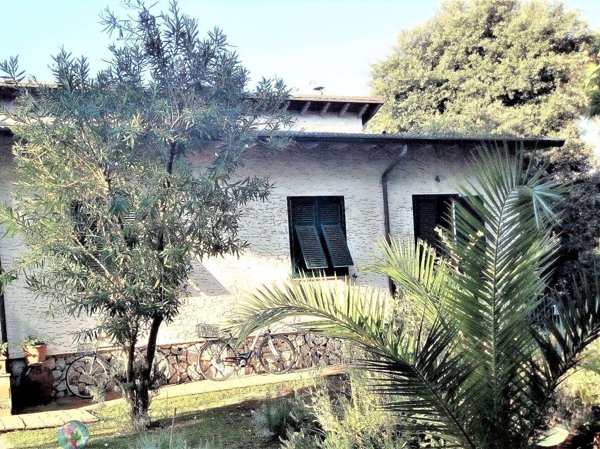casa indipendente in vendita a Massa in zona Marina di Massa