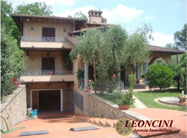 casa indipendente in vendita a Massa