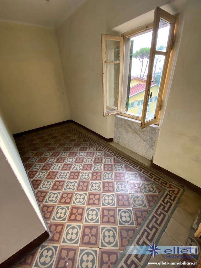 appartamento in vendita a Massa in zona Castagnola