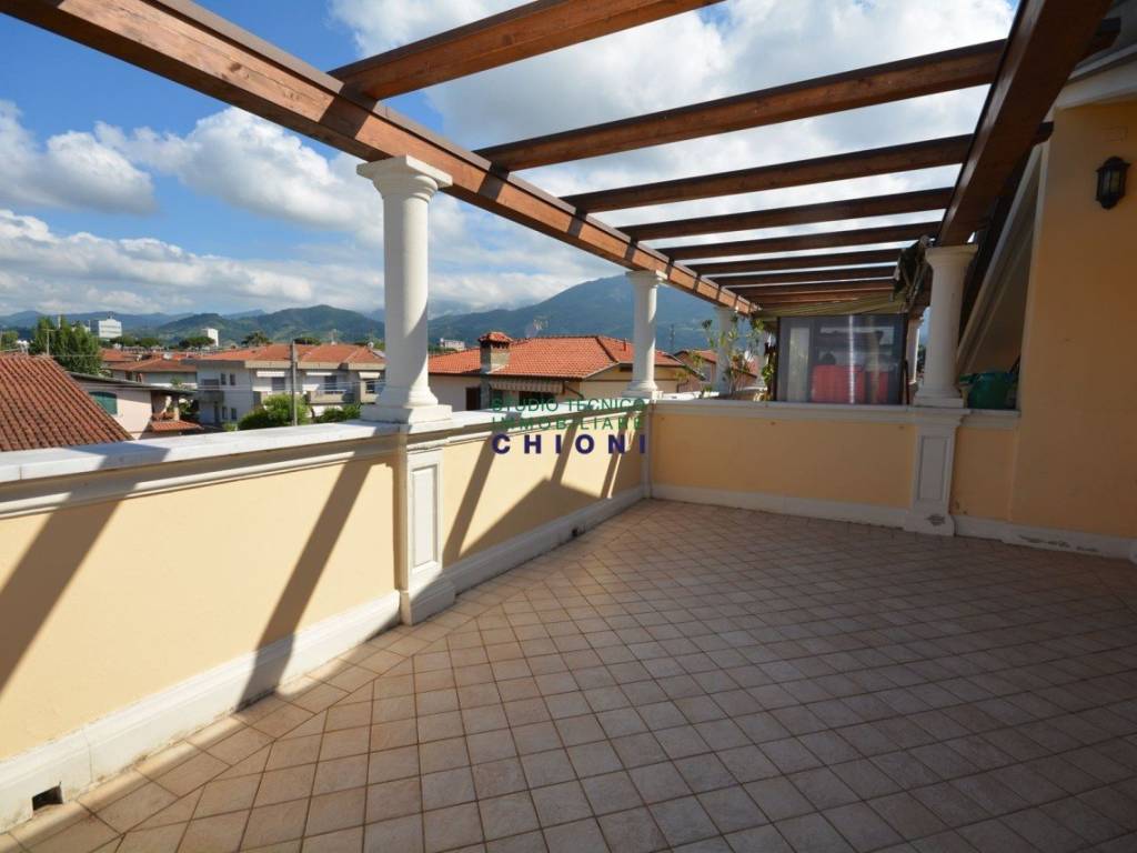 appartamento in vendita a Massa in zona Marina di Massa