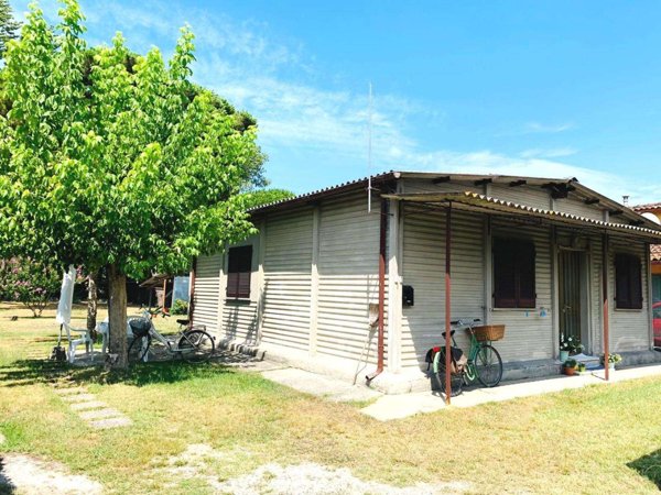 appartamento in vendita a Massa in zona Poveromo