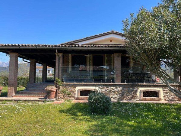 appartamento in vendita a Massa in zona Poveromo