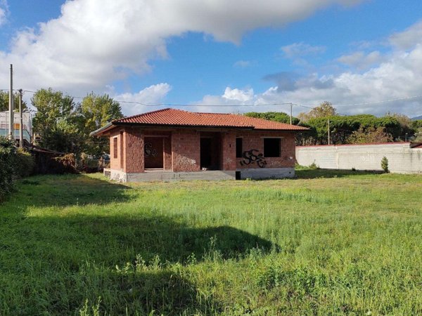 appartamento in vendita a Massa in zona Marina di Massa