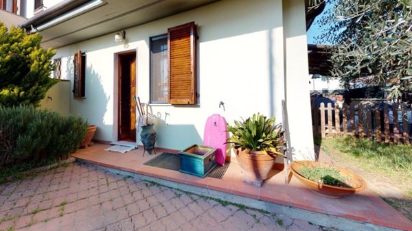 casa semindipendente in vendita a Massa in zona Quercioli