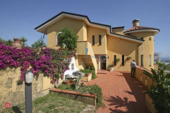 casa indipendente in vendita a Massa