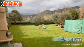 casa indipendente in vendita a Massa
