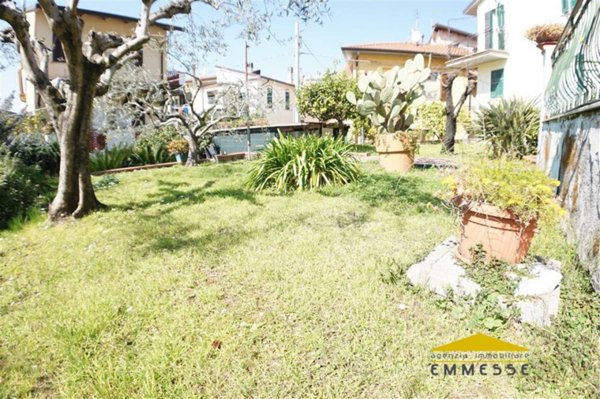 casa indipendente in vendita a Massa in zona Centro Storico