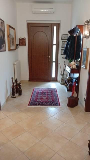 casa indipendente in vendita a Massa in zona Romagnano