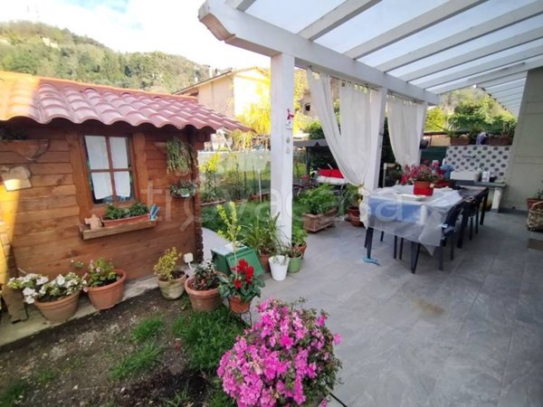 casa indipendente in vendita a Massa