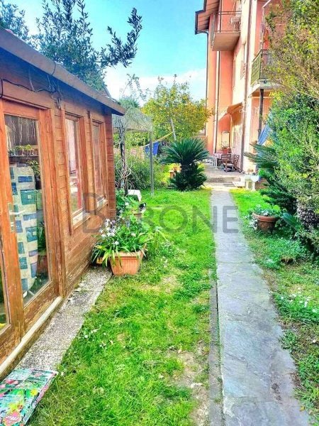 casa indipendente in vendita a Massa in zona Marina di Massa
