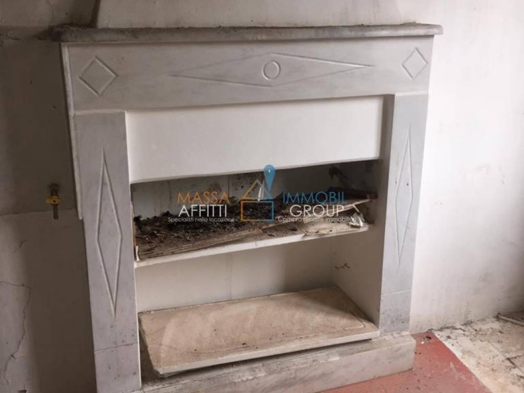 appartamento in vendita a Massa in zona Centro Storico