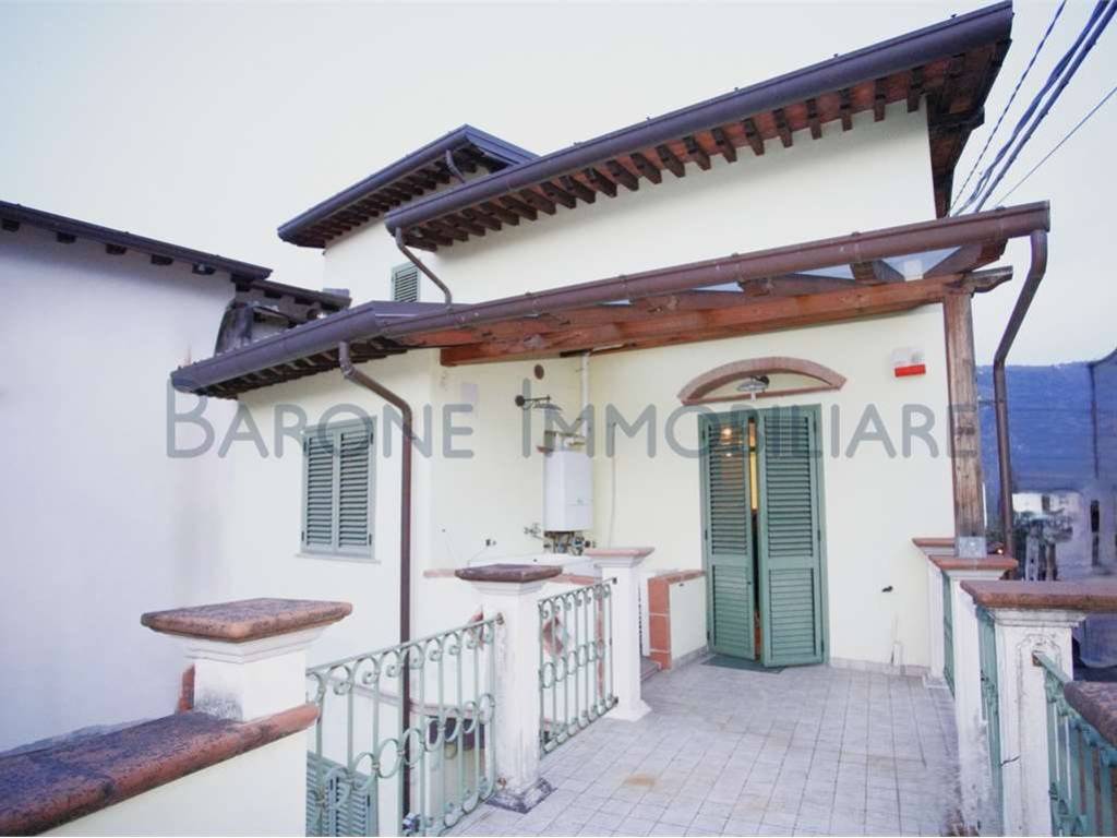 casa indipendente in vendita a Massa in zona Mirteto