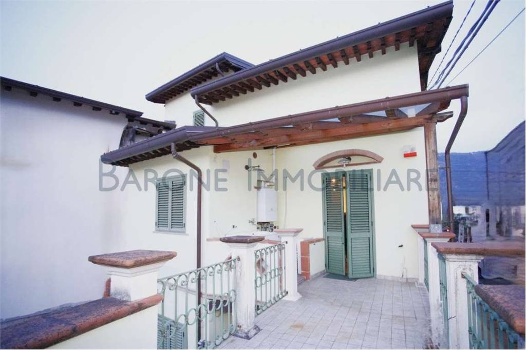 casa indipendente in vendita a Massa in zona Mirteto