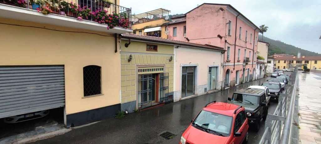 negozio in vendita a Massa