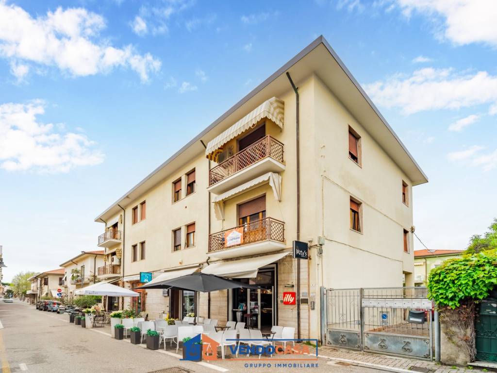 appartamento in vendita a Massa in zona Marina di Massa