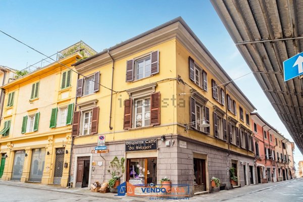 appartamento in vendita a Massa in zona Centro Storico