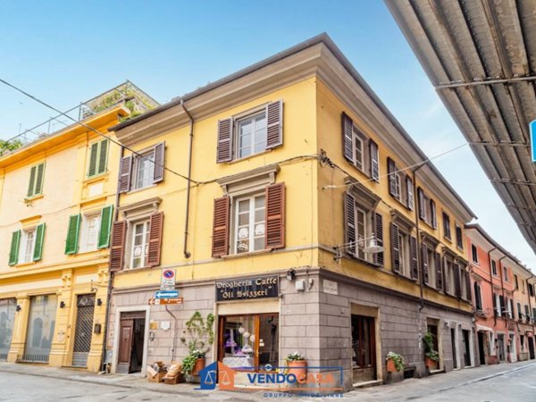 appartamento in vendita a Massa in zona Centro Storico