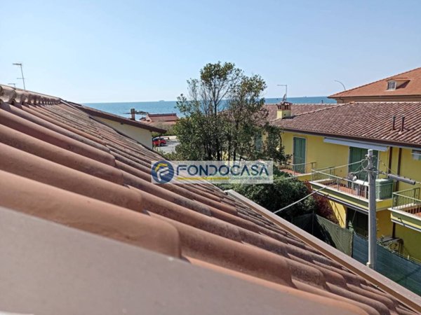 appartamento in vendita a Massa in zona Marina di Massa