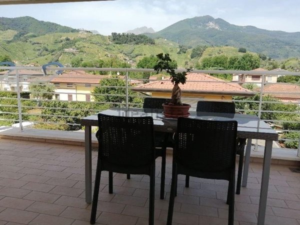 casa indipendente in vendita a Massa in zona Romagnano