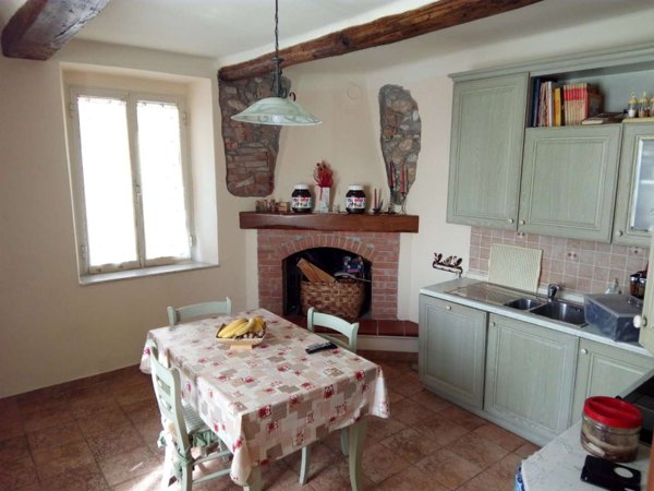 casa semindipendente in vendita a Massa