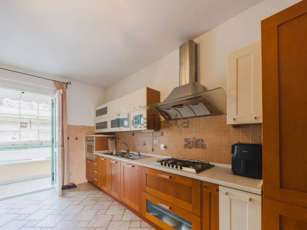 appartamento in vendita a Massa in zona Marina di Massa