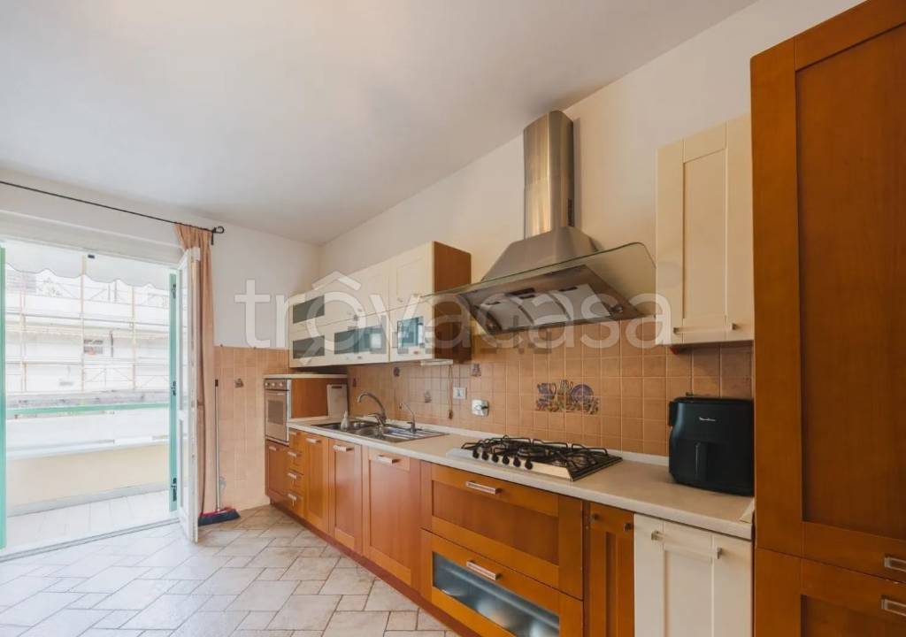 appartamento in vendita a Massa in zona Marina di Massa