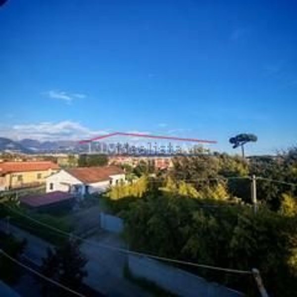 appartamento in vendita a Massa in zona Marina di Massa