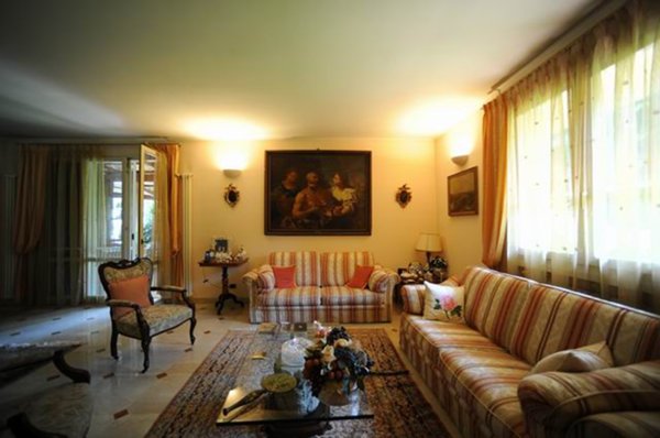 casa indipendente in vendita a Massa in zona Poveromo